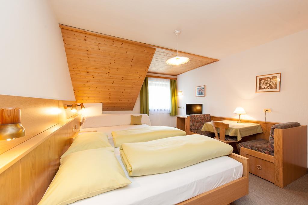 Residence Pichlerhof Rasun di Sopra Room photo